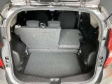 後部座席のシートアレンジでお荷物を載せる時に活躍します!左右片方ずつ倒すことも可能で色んなシーンで大活躍♪折り畳み自転車を載せている方もいらっしゃいます☆