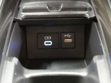 充電用USB端子(タイプC)・通信用USB端子(タイプA)