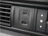 ◆USBチャージャー◆使いやすい場所に装備されています。