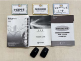 基本操作はもちろん、最近の車は装備もどんどん進化しているので困った時に役立つ取扱説明書、整備歴が確認できるメンテナンスノートが付いてます。安心ですね☆☆