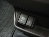 ◆12V電源ソケット◆スマートフォンの充電等にも便利な電源ソケット!使いやすい場所に装備されています。