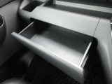 収納に便利な様々なBOXが付いて便利です
