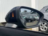 サイドアシスト装備 ドライバーの死角を並走する車両を検知します。ドアミラーの内側のLEDが点灯・点滅して事故の危険を知らせます。