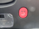 【マツダエマージェンシーコール】エアバッグが展開される衝突事故を車両が検知した場合や、SOSボタンを押した場合に、 緊急通報オペレーターを通じて緊急車両の手配などを行なうことができます。