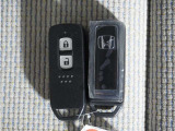 ◆スマートキー◆カギをバッグやポケットに入れたままでもドアロックの開閉ができる『スマートキー』付き!雨天や暗くなってもカギを取り出す必要がなくドアの開錠&エンジンも始動できます