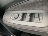 パワーウインドウスイッチです。運転席はオート機能付きです。