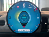 MINI EXPERIENCESで、道路状況や気分に合わせて走行モードや室内のアンビエントライトのデザインの変更が可能です。