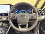 ステアリングスイッチ搭載!手を離さずに手元のスイッチでさまざまな操作が可能。運転中、視線をそらさなくても操作ができて安全です!