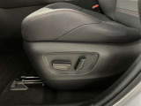 納車前にご案内しますボディーコーティングを施工する事をお勧めします。理由1納車時ピカピカ、2洗車も楽々だし雨で多少の汚れも無くなります、3運転してて気持ちがよいetc.
