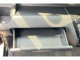 助手席前の収納BOX