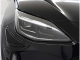 LEDランプ車 白く照らされるのが特徴です。明るいだけでなく、周囲からの認知されやすく歩行者や死角にいる方へアピール効果、安全性が飛躍的に向上します!