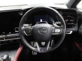 各操作スイッチなどもハンドルから手を放すことなく操作可能で安全運転に支援いたします!