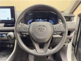 ステアリングスイッチ搭載!手を離さずに手元のスイッチでさまざまな操作が可能。運転中、視線をそらさなくても操作ができて安全です!