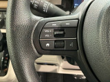 ステアリングにオーディオ操作スイッチが付いています。オーディオ画面に直接タッチしなくても操作が出来ますので、運転に集中できます。