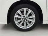 純正アルミホイールが車の雰囲気を引き立てますね!