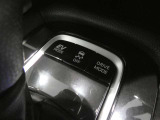トラクションコントロール装備です。すべりやすい路面での発進時や加速時にタイヤの空転を抑え、駆動力確保に貢献する機能です。詳細は販売店スタッフまでおたずねください。