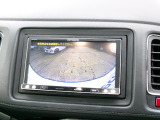 バックカメラの画像です。ガイドラインがスムースな車庫入れをサポートいたします。車庫入れの安心感がアップしますね。