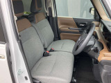クッション性能が高く、程よく体をホールドしてくれるフロントシートなので、ゆったりとした運転を楽しんで頂けます。
