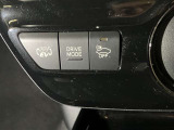 EVドライブモードで、エンジン音や排気ガスを気にすることなく走れます。早朝・深夜や屋内の駐車場などで重宝しますよ♪