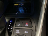電動パーキングブレーキ&ブレーキホールド☆HOLDスイッチを押しシステムONの状態にしておくことで渋滞や信号待ちなどでブレーキを踏んで停止した時保持してくれる。