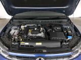 低燃費の1.0TSI(1000ccのターボチャージャー付)エンジンを搭載しています。街中から高速道路まで軽快に走ります・排気量が少ないので毎年の自動車税のご負担も少ないです。