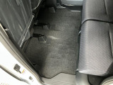 しっかりと汚れ、砂ぼこりを落とし足元まで清潔な車内空間を作り上げております♪
