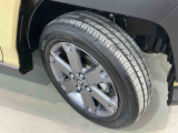 エンジンルームやドアエッジ等、細部まで徹底した清掃と洗浄を実施しております。