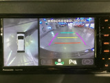 全方位モニターは、前後左右4か所に設置したカメラの映像を合成し、車を真上から見ているような俯瞰映像を画面に映し出すシステムです!