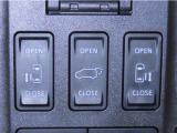 両側電動スライドドアを装備しております。