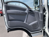 ☆クルマ買ったらエンジンオイル無料のテクノオートリアルです。納車時より走行距離4000キロ又は6ヶ月に一回のペースでご来店していただければ、エンジンオイル交換が無料です!工賃・オイル代金が0円!