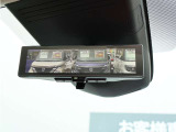 車両後方を映し出します・スマートルームミラー装備です。