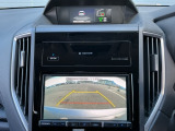 バックカメラです。商業施設や立体駐車場、夜間の後方確認に役立ちます。