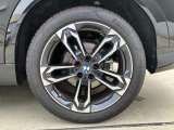BMW純正アルミホイールです。納車時にはアルミホイールコーティングも承っております!是非ご検討下さいませ。