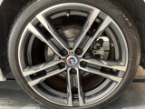 BMWならではの卓越した走りを支えるホイールと足回りです!日本車の走りに慣れている方にもぜひ体感して頂きたいほど、高いレベルでまとまっています!