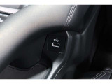 スマートフォンなどの音楽再生が可能なUSB接続ジャック装備車両です♪♪♪