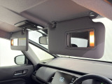 ★【あると便利な装備】運転席・助手席サンバイザー内側ライト付きミラー+マップランプが装備されています