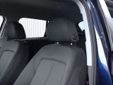 クオリティの高いシートを採用するのは、Audiのクルマづくりの哲学のひとつです。特に座り心地が重要です。体の大きなドイツ人が座っても頑丈な耐久性があります。。しかも肌触りも良く高級家具のようです。