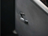 ◆コンビ二フック◆ちょっとした買い物の袋を吊り下げたり、ゴミ袋を吊り下げられるコンビニフックがあり車内を転がらず便利です!