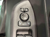 オート格納機能付きミラー キーフリーシステムのドア施錠に連動して自動的に格納!乗降時のミラー操作の手間が省けて便利です♪閉じ忘れを防げるほか、降車の直前まで後方の確認ができます!!