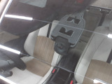 【別途SDカードの購入が必要です。詳しくは販売店スタッフまで】運転中の映像・音声などを記録して、交通事故やトラブルが起きた時の正確な状況把握に役立つ前後2カメラドライブレコーダーが装着されています。