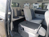 乗る人や荷物に合わせてシート設定を変更することができます。イージーエントリー機能により3列目の乗り降りはとてもスムーズです。