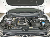 低燃費の1.0TSI(1000ccのターボチャージャー付)エンジンを搭載しています。街中から高速道路まで軽快に走ります・排気量が少ないので毎年の自動車税のご負担も少ないです。