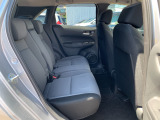 フィットの後部座席です。車自体の高さはホンダ車の中では低めの車ですが座っても窮屈さは感じません!是非実際に乗りにいらしてください!