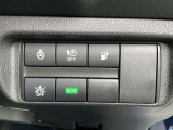 ハンドル右奥には各種設定スイッチがあります。運転者がスッと手を伸ばせば操作できので便利です。