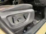 パワーシート搭載。微妙な調整が手軽にでき、ピッタリのポジションで運転することが可能です。