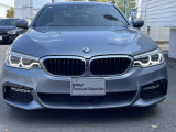 【キドニーグリル】BMWの代名詞。一目見ただけでBMWであると認識できる確固たるアイコンとして存在感を放ちます。