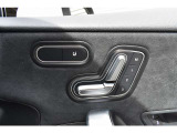 運転席に電動シートとシートヒーター を装備☆