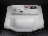 【車載工具】パンクなどのもしもの時に役立つ車載工具を収納しておくことができます。