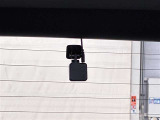 こちらの車両は前後にドライブレコーダーを装備しています。
