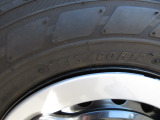 タイヤサイズは、145/80R12です。